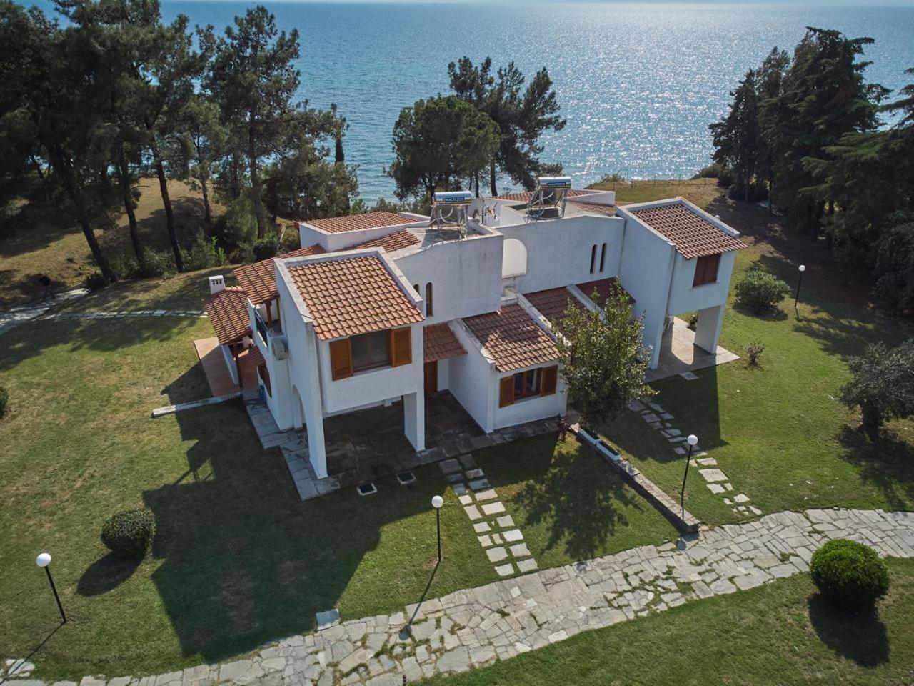 Summerday Villa Private Beach Néa Irákleia Eksteriør billede